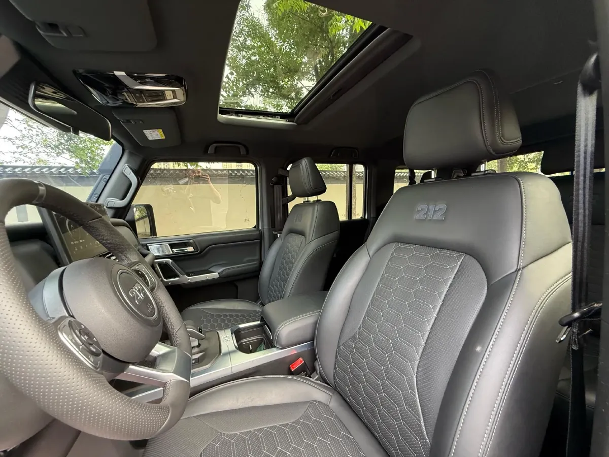 2025 212 212 T01 2.0T 252HP L4 8AT,autocango,china used car exporter,china ev exporter,chinese used car exporter,chinese used ev exporter