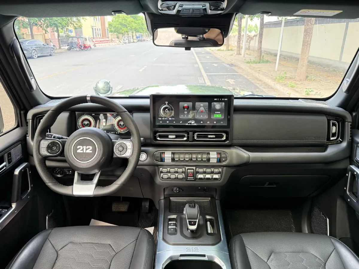 2025 212 212 T01 2.0T 252HP L4 8AT,autocango,china used car exporter,china ev exporter,chinese used car exporter,chinese used ev exporter