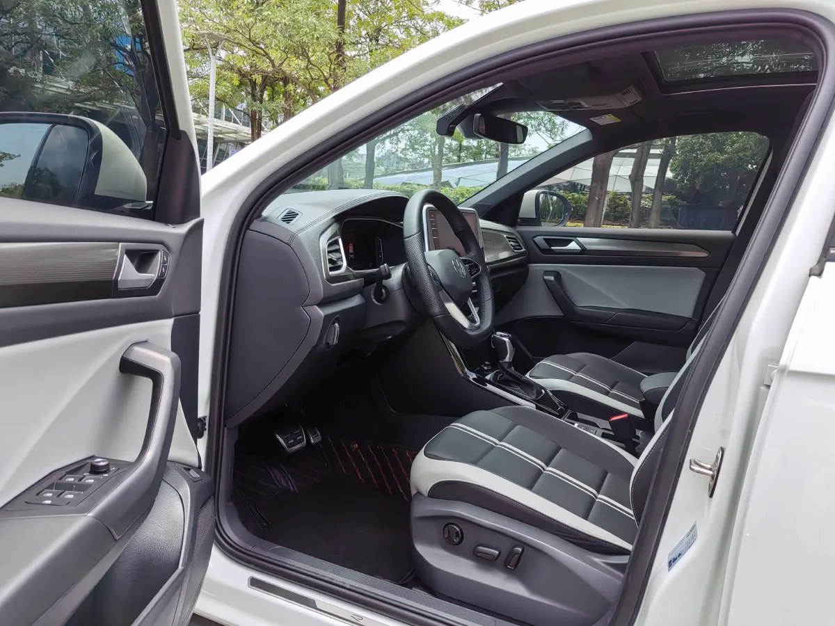 2023 Volkswagen T-Roc 1.5T 160HP L4 7DCT,autocango,china used car exporter,china ev exporter,chinese used car exporter,chinese used ev exporter