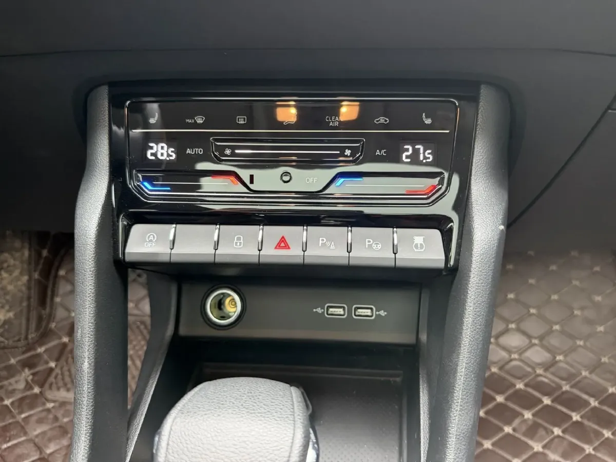 2022 Skoda Karoq 1.4T 150HP L4 7DCT,autocango,china used car exporter,china ev exporter,chinese used car exporter,chinese used ev exporter