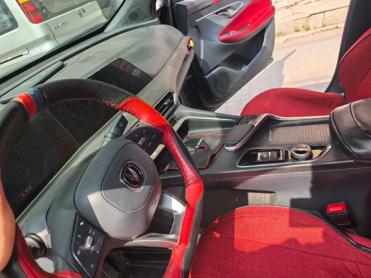 2021 ChangAn UNI-T 1.5T 180HP L4 7DCT,autocango,china used car exporter,china ev exporter,chinese used car exporter,chinese used ev exporter