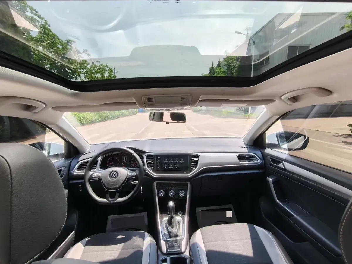 2021 Volkswagen T-Roc 1.4T 150HP L4 7DCT,autocango,china used car exporter,china ev exporter,chinese used car exporter,chinese used ev exporter