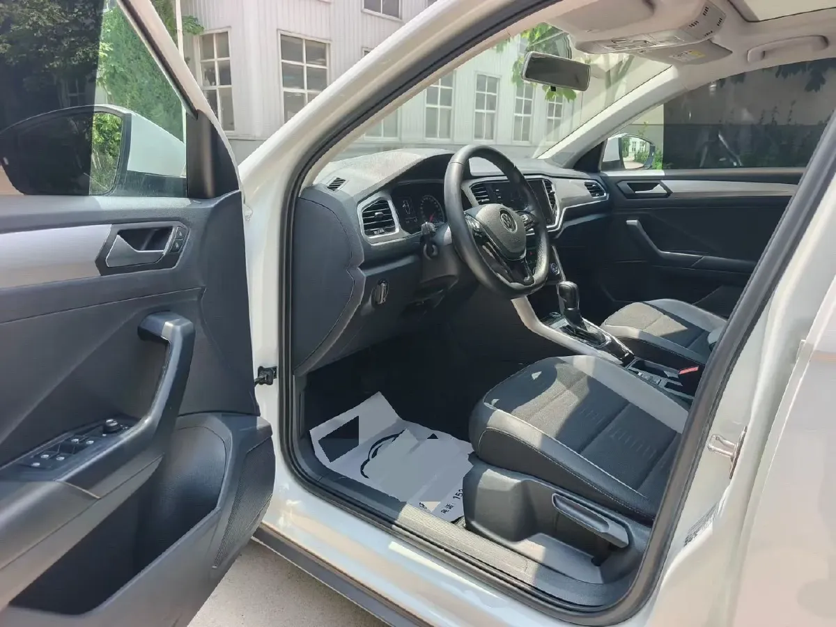 2021 Volkswagen T-Roc 1.4T 150HP L4 7DCT,autocango,china used car exporter,china ev exporter,chinese used car exporter,chinese used ev exporter