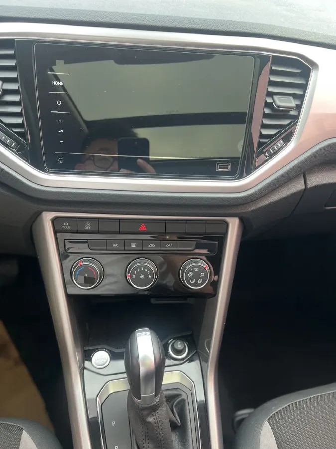 2022 Volkswagen T-Roc 1.4T 150HP L4 7DCT,autocango,china used car exporter,china ev exporter,chinese used car exporter,chinese used ev exporter