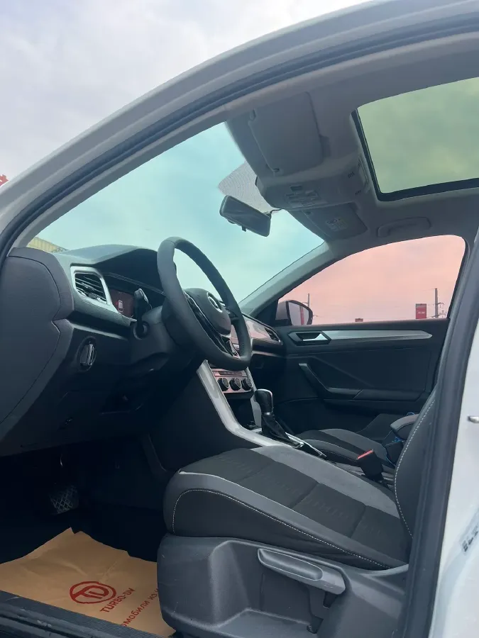 2022 Volkswagen T-Roc 1.4T 150HP L4 7DCT,autocango,china used car exporter,china ev exporter,chinese used car exporter,chinese used ev exporter