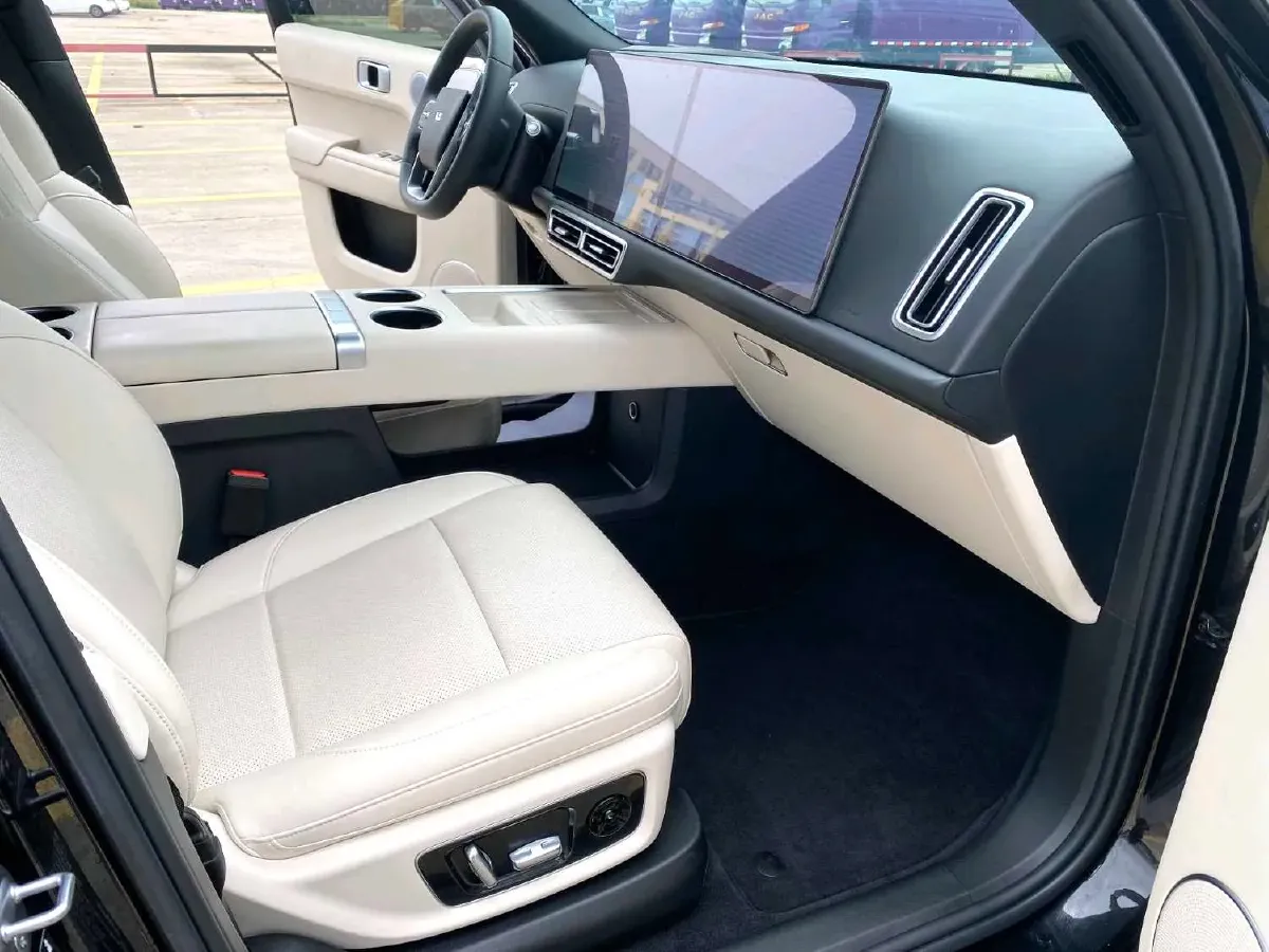 2024 Land Rover Range Rover Evoque 1.5T 200HP L3 8AT PHEV 15.5KWH,autocango,china used car exporter,china ev exporter,chinese used car exporter,chinese used ev exporter