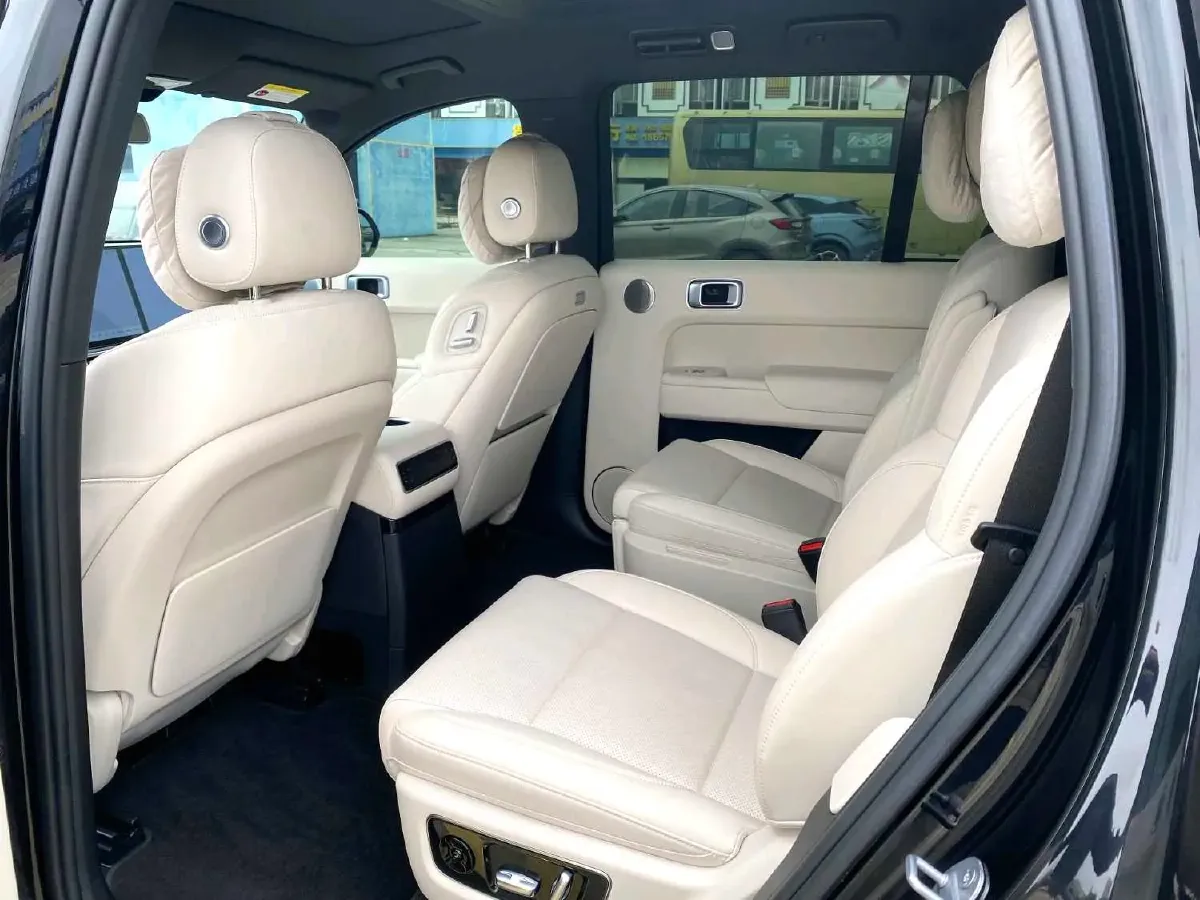 2024 Land Rover Range Rover Evoque 1.5T 200HP L3 8AT PHEV 15.5KWH,autocango,china used car exporter,china ev exporter,chinese used car exporter,chinese used ev exporter