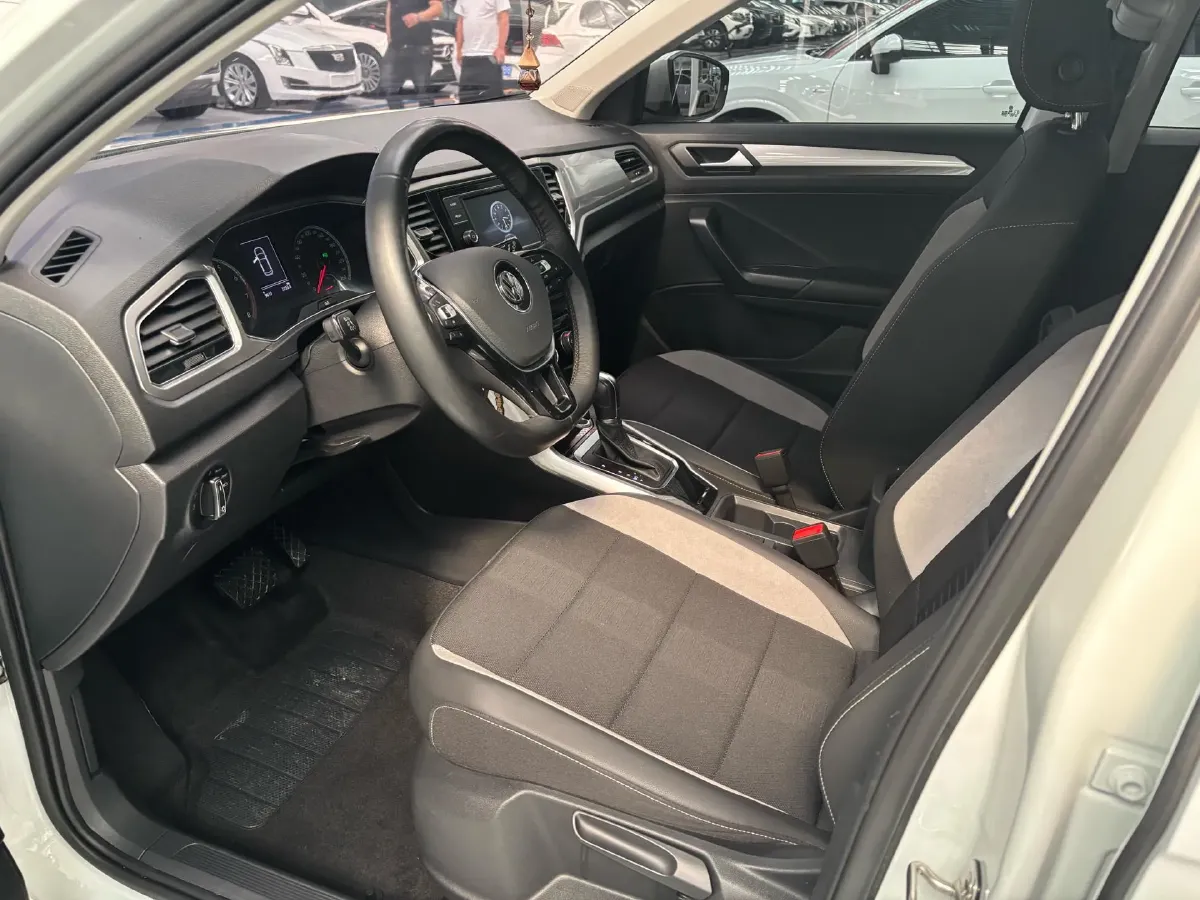 2020 Volkswagen T-Roc 1.4T 131HP L4 7DCT,autocango,china used car exporter,china ev exporter,chinese used car exporter,chinese used ev exporter