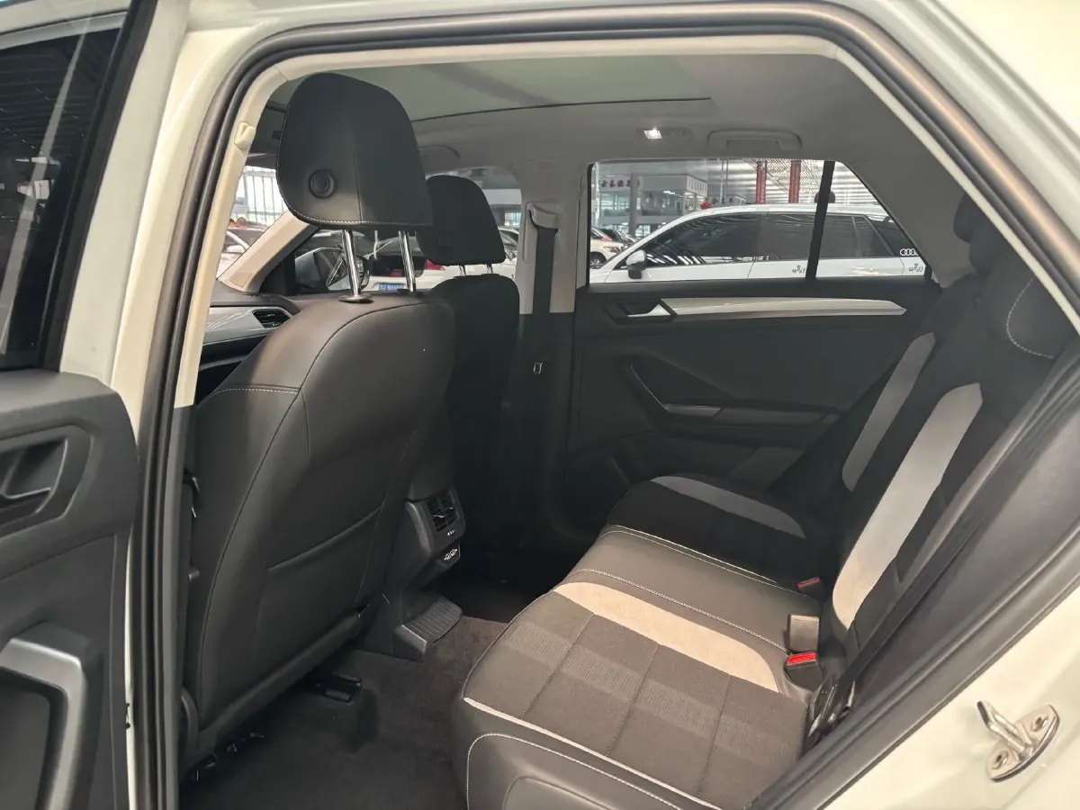 2020 Volkswagen T-Roc 1.4T 131HP L4 7DCT,autocango,china used car exporter,china ev exporter,chinese used car exporter,chinese used ev exporter