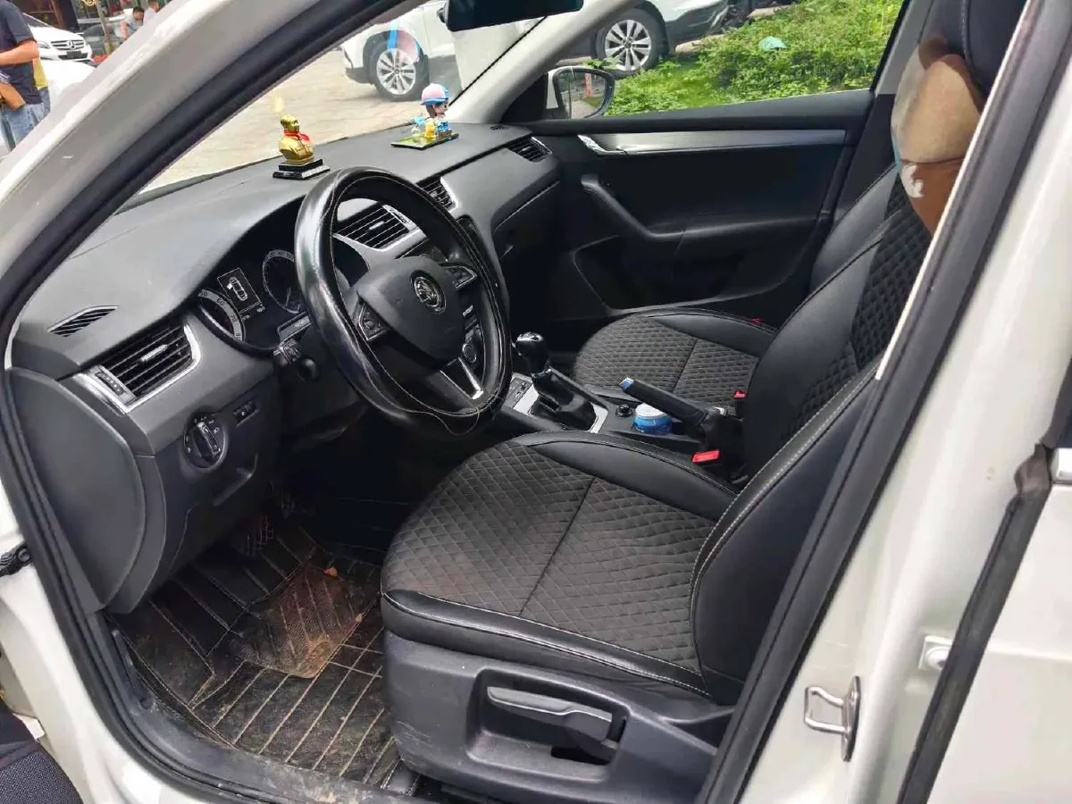 2019 Skoda Octavia 1.2T 116HP L4 7DCT,autocango,china used car exporter,china ev exporter,chinese used car exporter,chinese used ev exporter