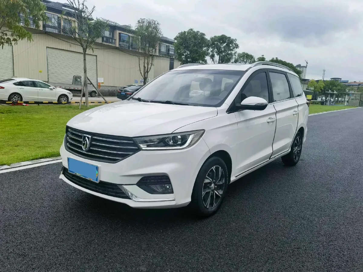 2018 BaoJun 530 1.5T 150HP L4 6MT,autocango,china used car exporter,china ev exporter,chinese used car exporter,chinese used ev exporter