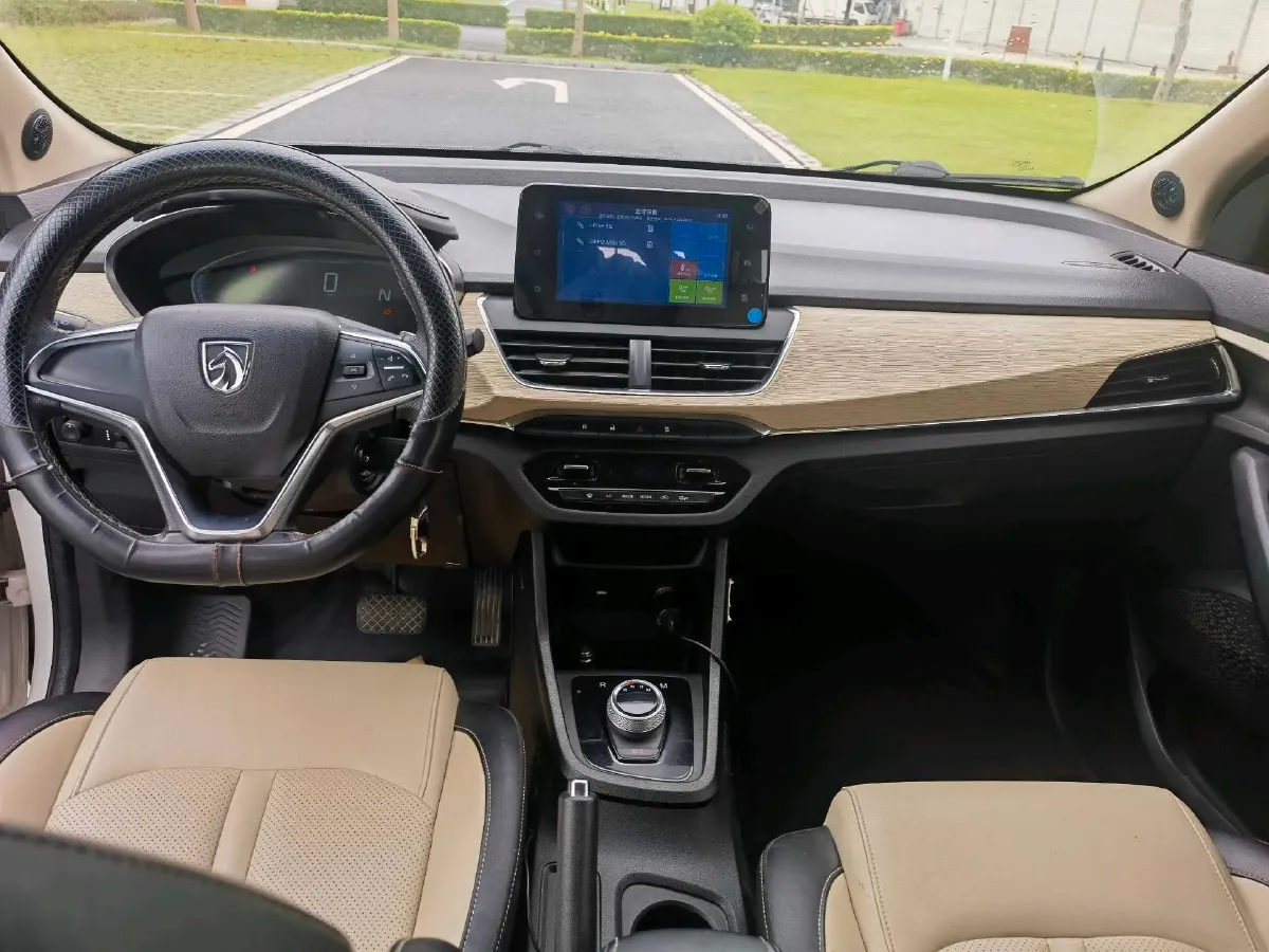 2018 BaoJun 530 1.5T 150HP L4 6MT,autocango,china used car exporter,china ev exporter,chinese used car exporter,chinese used ev exporter