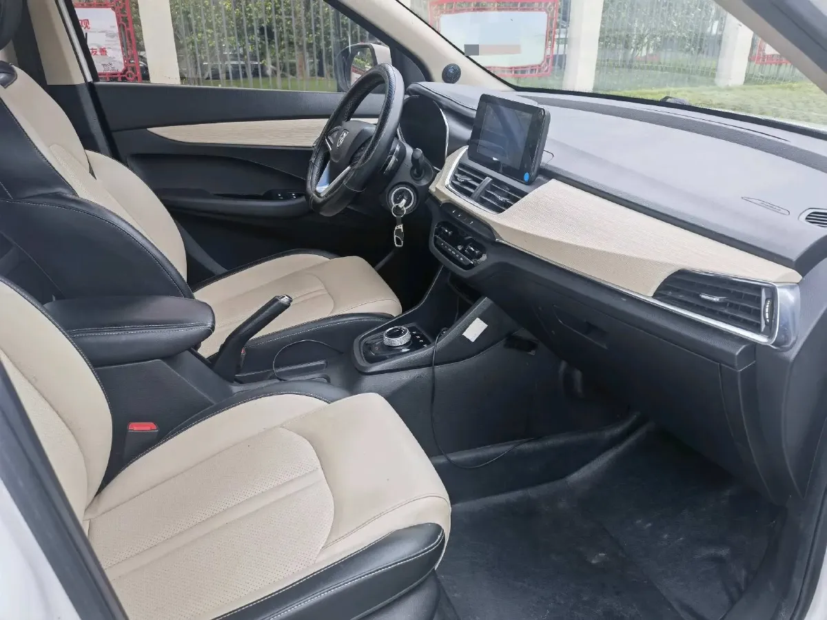 2018 BaoJun 530 1.5T 150HP L4 6MT,autocango,china used car exporter,china ev exporter,chinese used car exporter,chinese used ev exporter