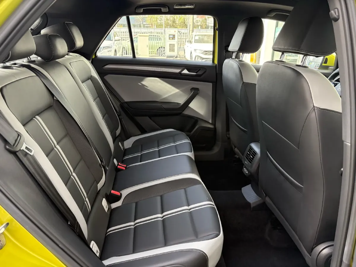 2023 Volkswagen T-Roc 1.5T 160HP L4 7DCT,autocango,china used car exporter,china ev exporter,chinese used car exporter,chinese used ev exporter