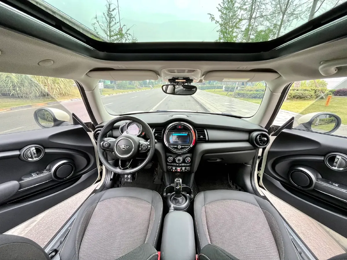 2019 MINI MINI 1.5T 102HP L3 7DCT,autocango,china used car exporter,china ev exporter,chinese used car exporter,chinese used ev exporter