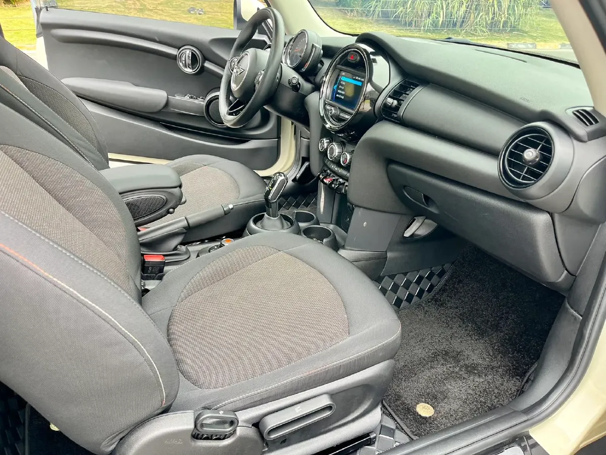 2019 MINI MINI 1.5T 102HP L3 7DCT,autocango,china used car exporter,china ev exporter,chinese used car exporter,chinese used ev exporter