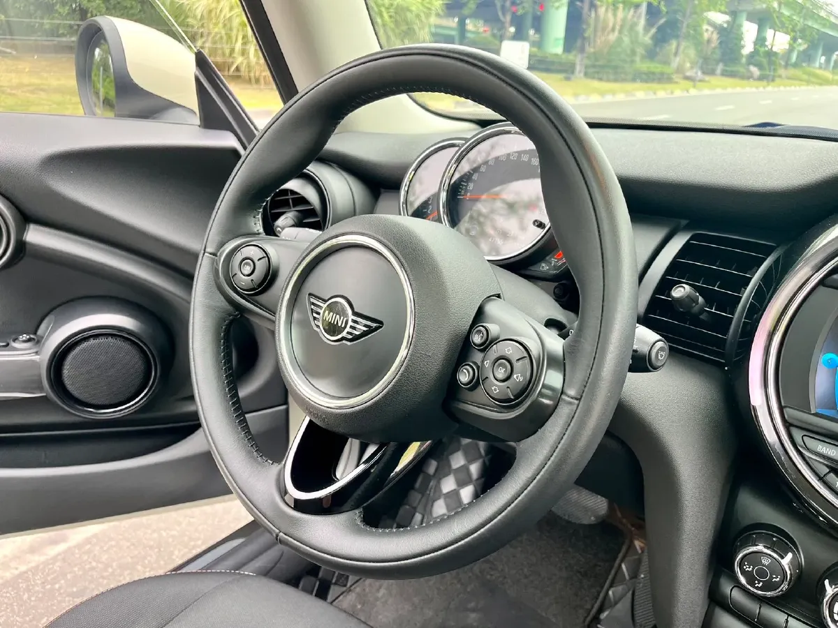 2019 MINI MINI 1.5T 102HP L3 7DCT,autocango,china used car exporter,china ev exporter,chinese used car exporter,chinese used ev exporter