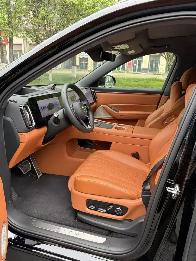 2025 AITO AITO M8 REEV 160HP REEV 53.4KWH,autocango,china used car exporter,china ev exporter,chinese used car exporter,chinese used ev exporter