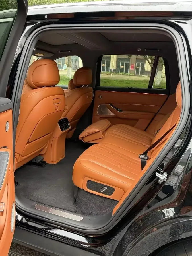 2025 AITO AITO M8 REEV 160HP REEV 53.4KWH,autocango,china used car exporter,china ev exporter,chinese used car exporter,chinese used ev exporter