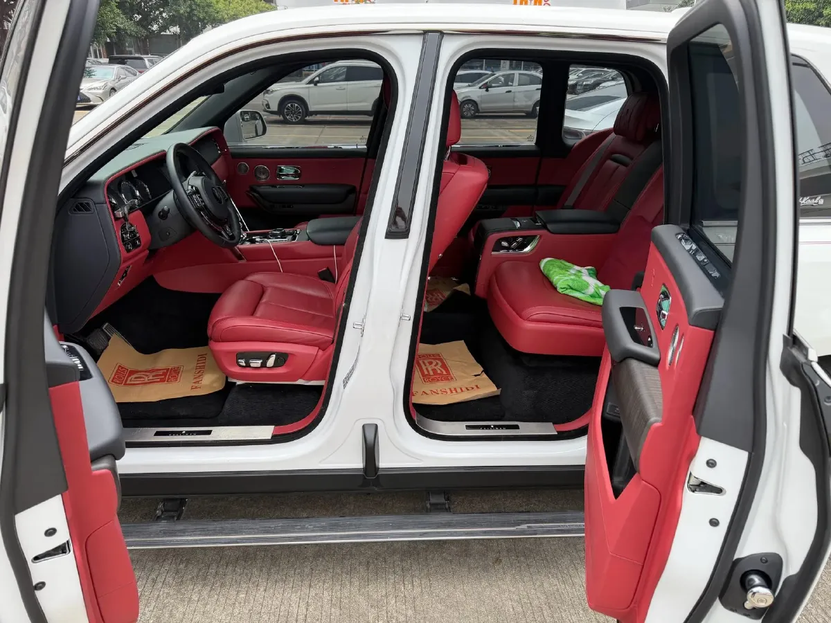 2018 Rolls-Royce Cullinan 6.7T 571HP V12 8AT,autocango,china used car exporter,china ev exporter,chinese used car exporter,chinese used ev exporter