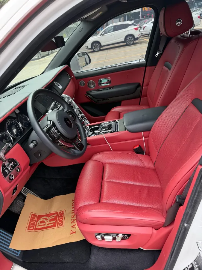 2018 Rolls-Royce Cullinan 6.7T 571HP V12 8AT,autocango,china used car exporter,china ev exporter,chinese used car exporter,chinese used ev exporter