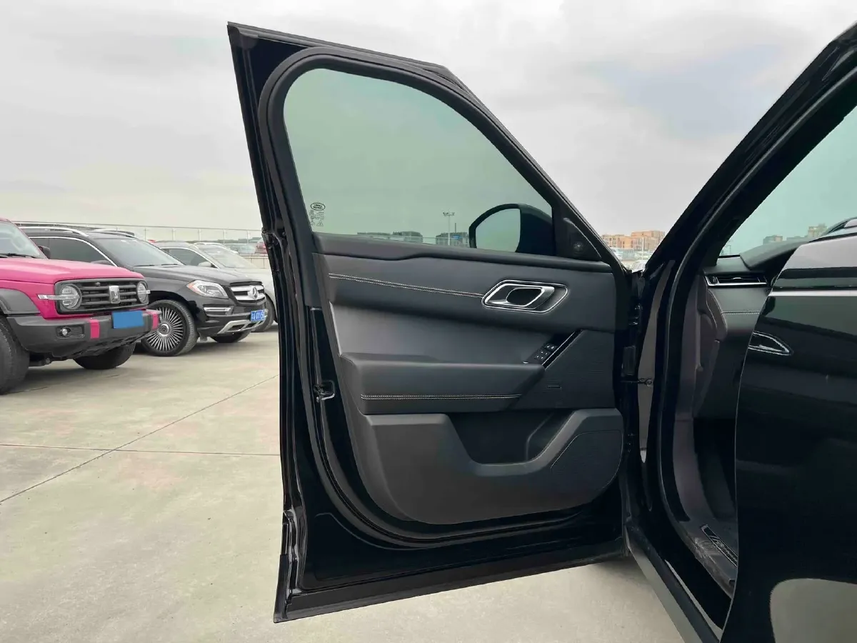 2023 Land Rover Range Rover Velar 2.0T 250HP L4 8AT,autocango,china used car exporter,china ev exporter,chinese used car exporter,chinese used ev exporter