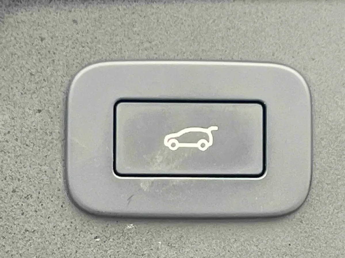 2023 Land Rover Range Rover Velar 2.0T 250HP L4 8AT,autocango,china used car exporter,china ev exporter,chinese used car exporter,chinese used ev exporter
