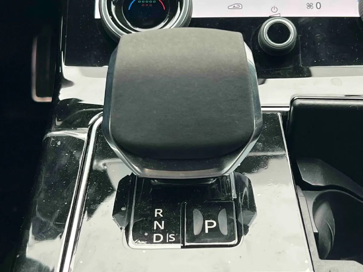 2023 Land Rover Range Rover Velar 2.0T 250HP L4 8AT,autocango,china used car exporter,china ev exporter,chinese used car exporter,chinese used ev exporter