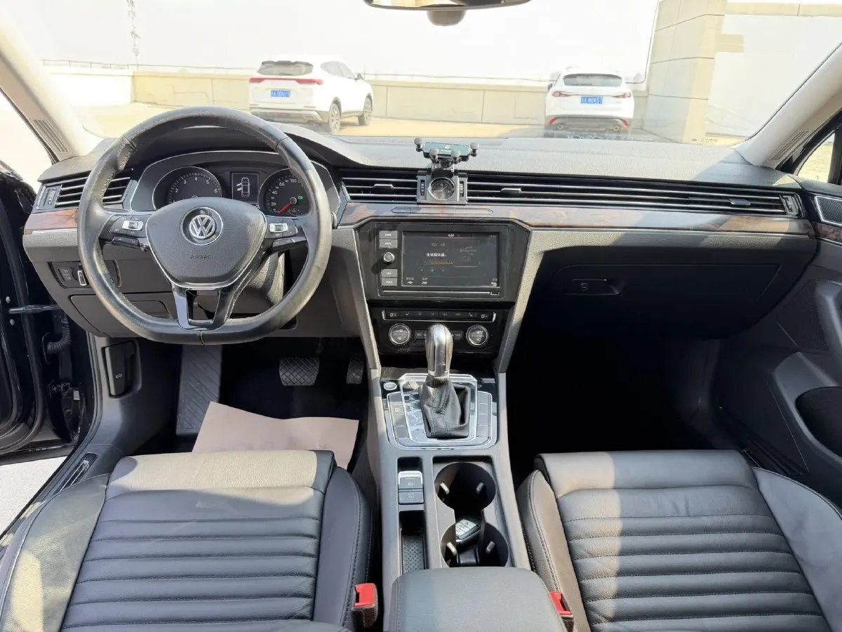 2019 Volkswagen Magotan 2.0T 186HP L4 7DCT,autocango,china used car exporter,china ev exporter,chinese used car exporter,chinese used ev exporter