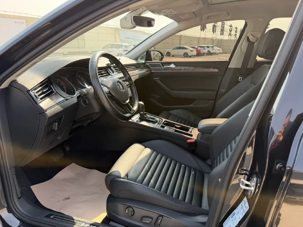 2019 Volkswagen Magotan 2.0T 186HP L4 7DCT,autocango,china used car exporter,china ev exporter,chinese used car exporter,chinese used ev exporter