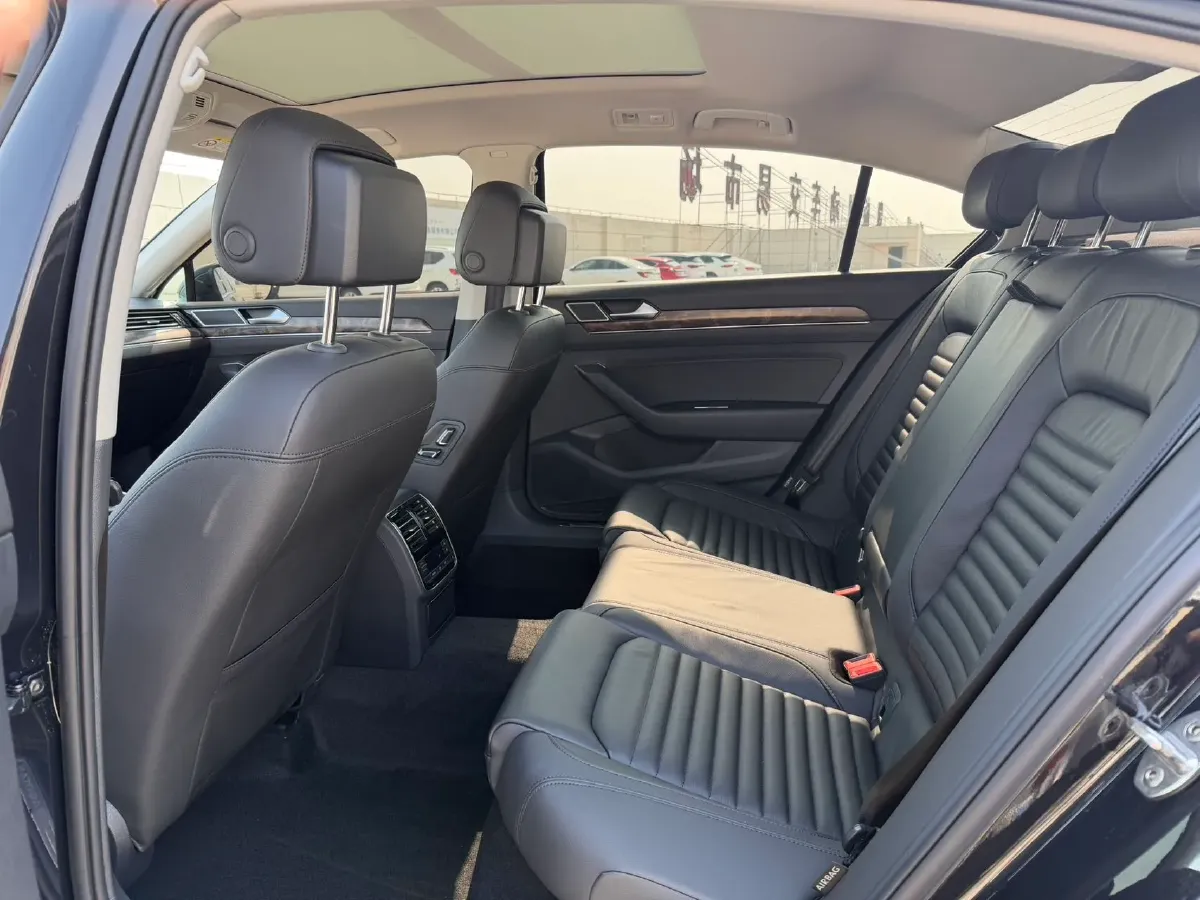 2019 Volkswagen Magotan 2.0T 186HP L4 7DCT,autocango,china used car exporter,china ev exporter,chinese used car exporter,chinese used ev exporter