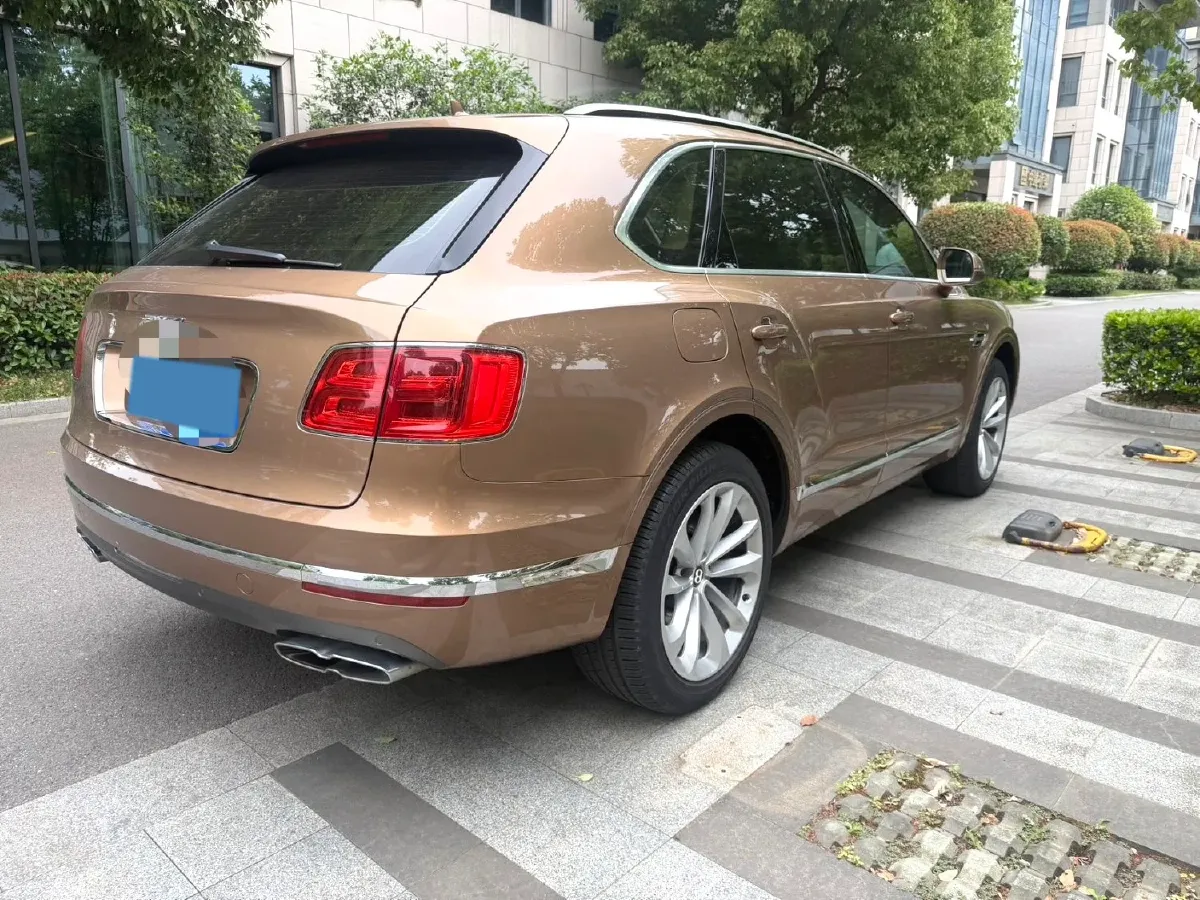 2018 Bentley Bentayga 4.0T 550HP V8 8AT,autocango,china used car exporter,china ev exporter,chinese used car exporter,chinese used ev exporter