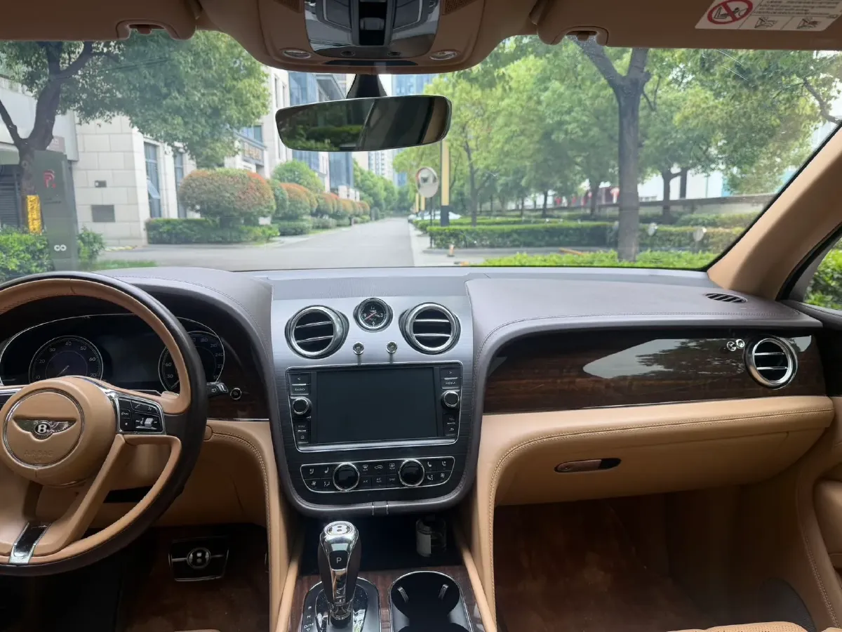 2018 Bentley Bentayga 4.0T 550HP V8 8AT,autocango,china used car exporter,china ev exporter,chinese used car exporter,chinese used ev exporter