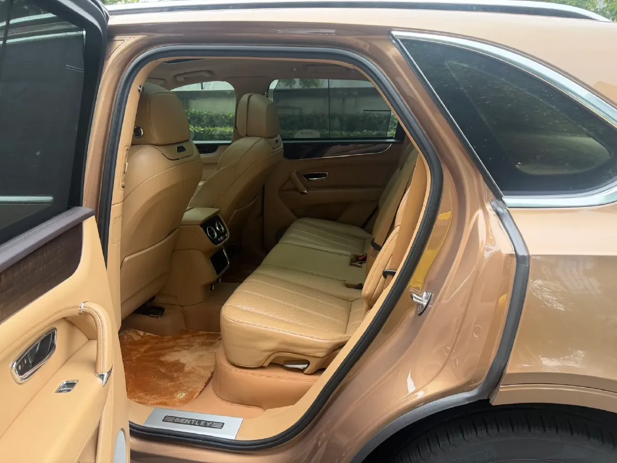 2018 Bentley Bentayga 4.0T 550HP V8 8AT,autocango,china used car exporter,china ev exporter,chinese used car exporter,chinese used ev exporter