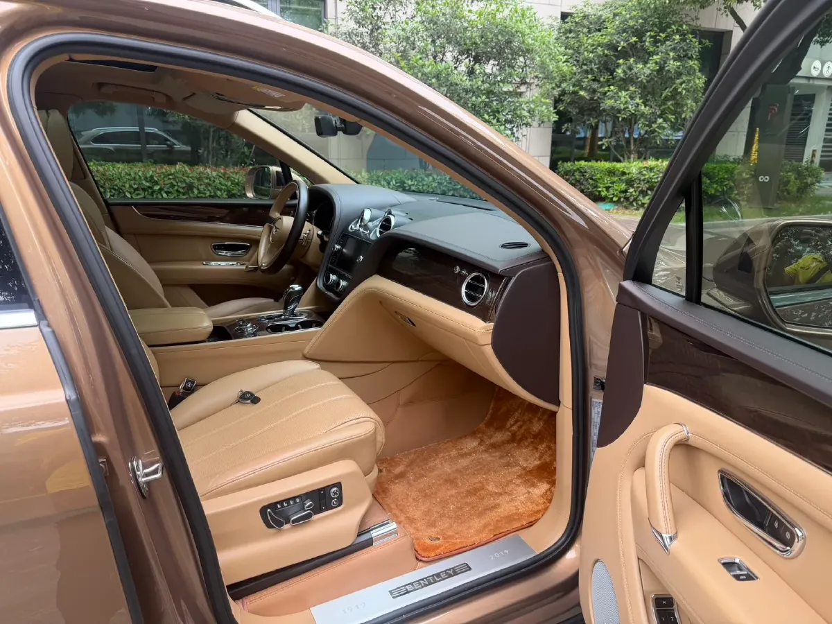 2018 Bentley Bentayga 4.0T 550HP V8 8AT,autocango,china used car exporter,china ev exporter,chinese used car exporter,chinese used ev exporter
