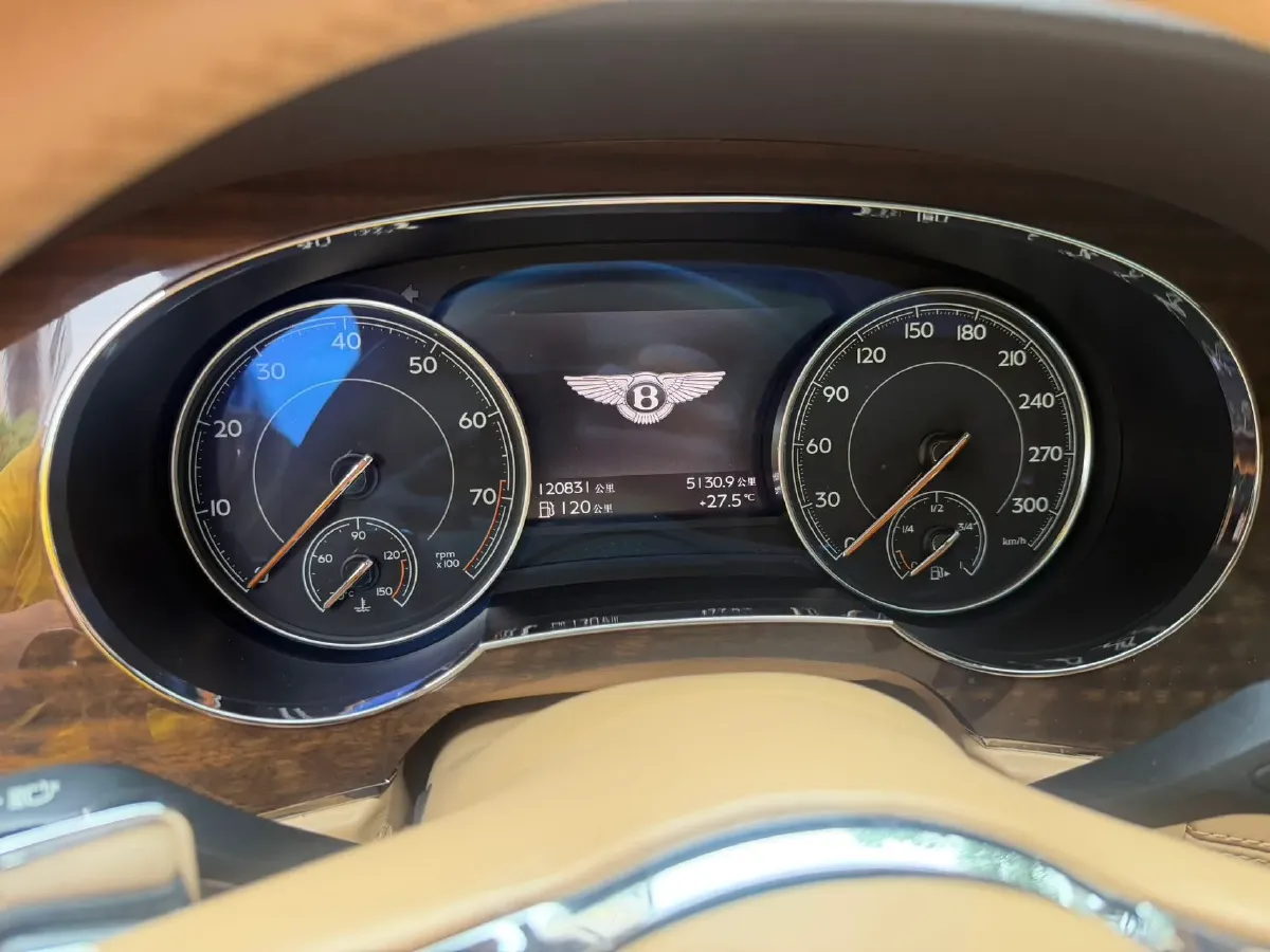 2018 Bentley Bentayga 4.0T 550HP V8 8AT,autocango,china used car exporter,china ev exporter,chinese used car exporter,chinese used ev exporter