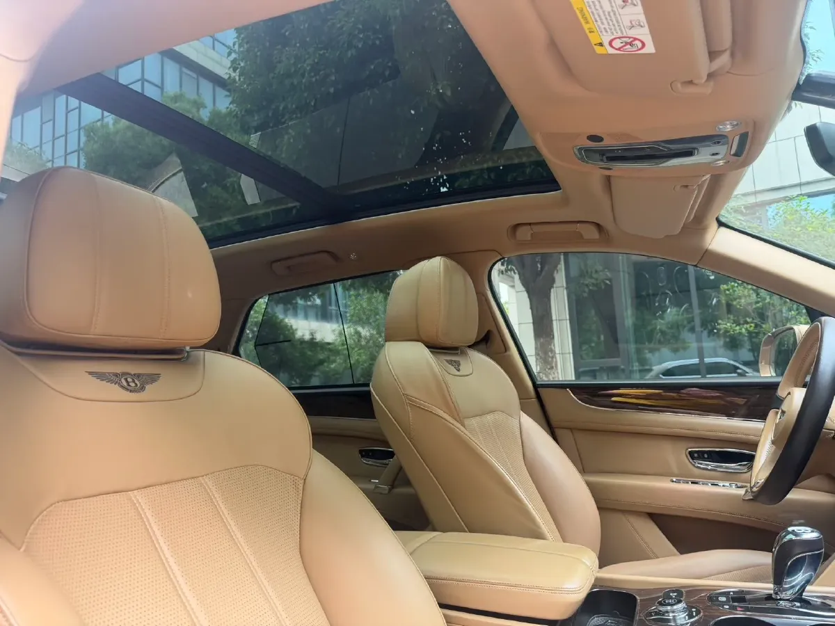 2018 Bentley Bentayga 4.0T 550HP V8 8AT,autocango,china used car exporter,china ev exporter,chinese used car exporter,chinese used ev exporter