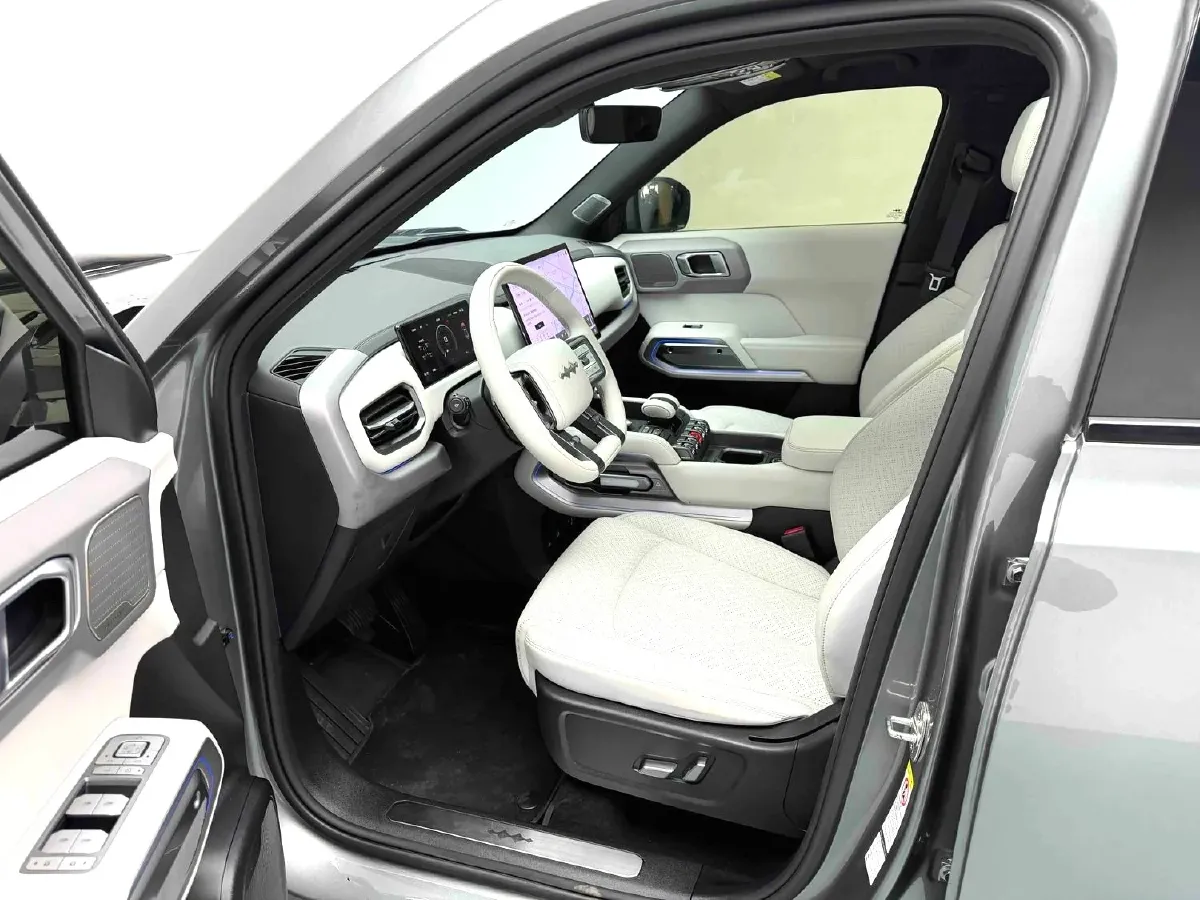 2025 FangChengBao Tai 3 BEV,autocango,china used car exporter,china ev exporter,chinese used car exporter,chinese used ev exporter