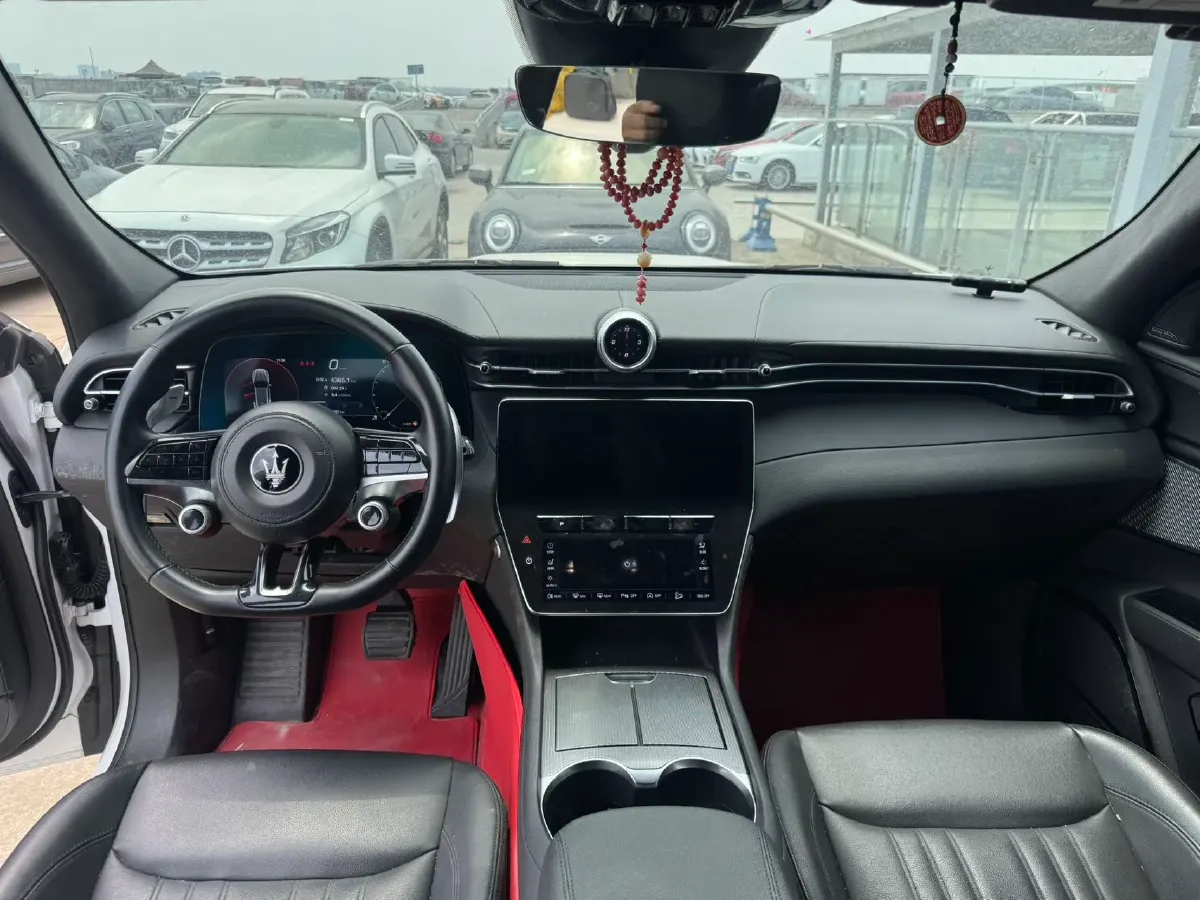 2022 Maserati Levante 2.0T 330HP L4 8AT,autocango,china used car exporter,china ev exporter,chinese used car exporter,chinese used ev exporter