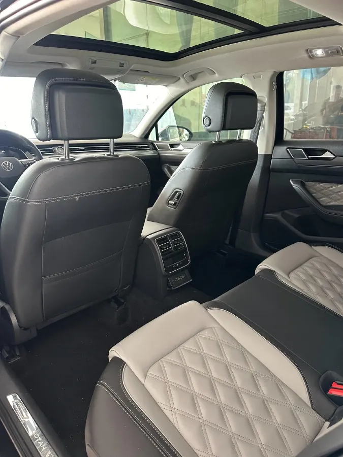 2023 Volkswagen Magotan 1.4T 150HP L4 7DCT,autocango,china used car exporter,china ev exporter,chinese used car exporter,chinese used ev exporter