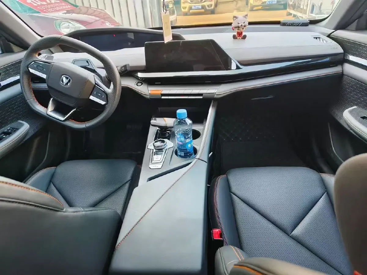 2022 ChangAn UNI-V 1.5T 188HP L4 7DCT,autocango,china used car exporter,china ev exporter,chinese used car exporter,chinese used ev exporter