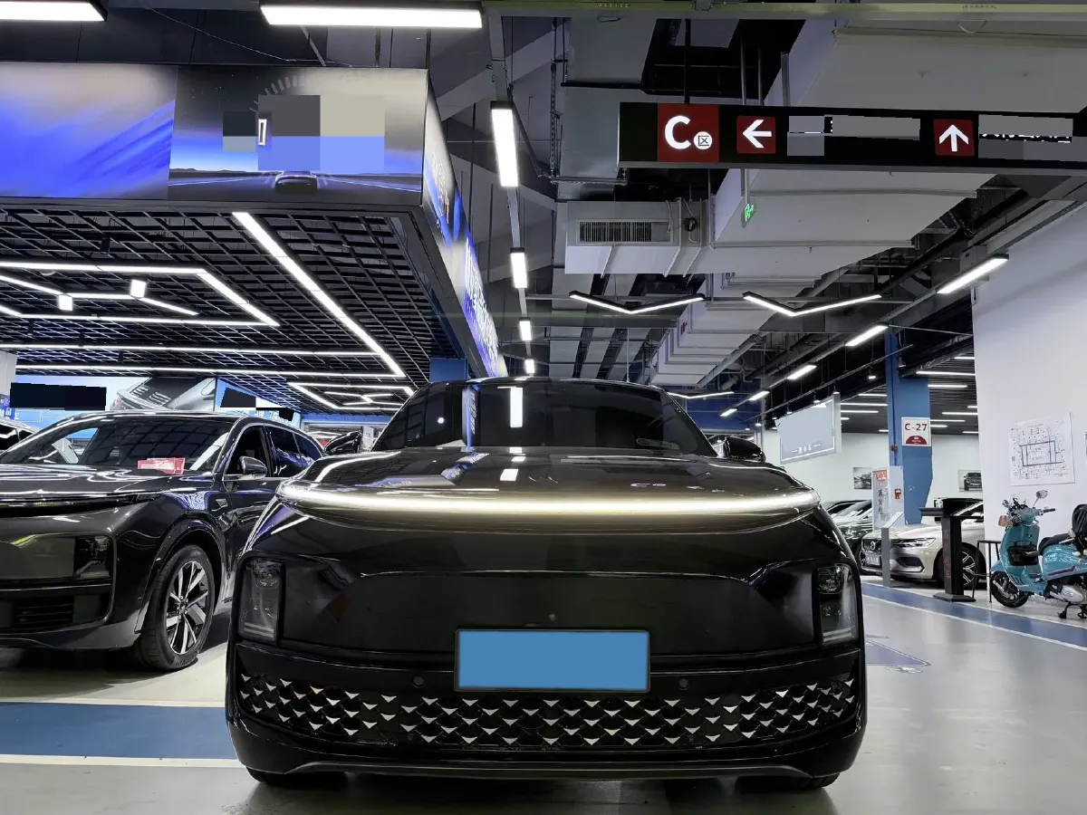 2023 Li L8 Range Extended 154HP REEV 40.9KWH,autocango,china used car exporter,china ev exporter,chinese used car exporter,chinese used ev exporter