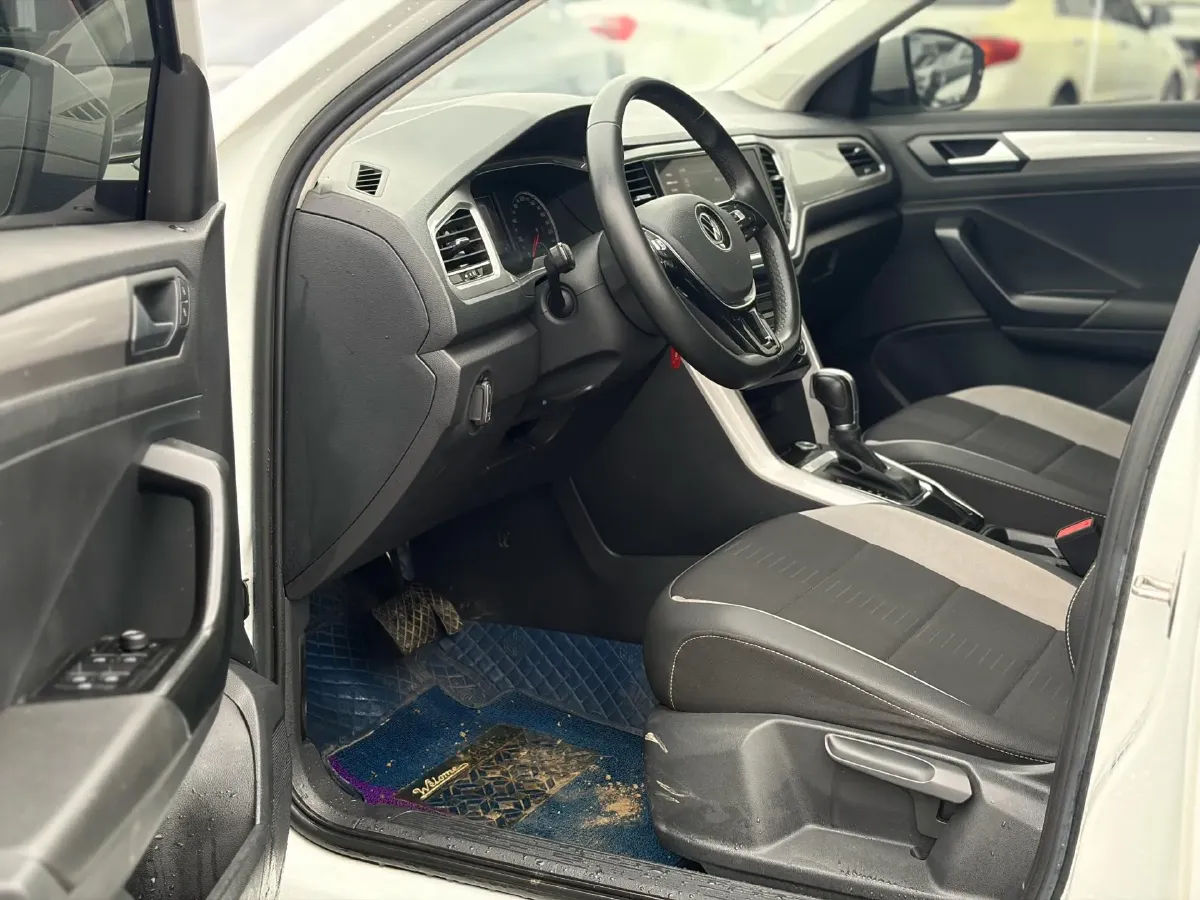 2022 Volkswagen T-Roc 1.4T 150HP L4 7DCT,autocango,china used car exporter,china ev exporter,chinese used car exporter,chinese used ev exporter