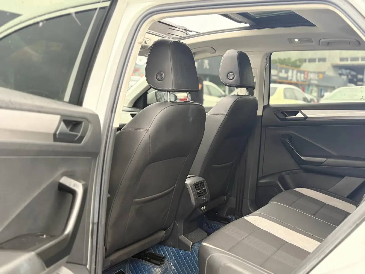 2022 Volkswagen T-Roc 1.4T 150HP L4 7DCT,autocango,china used car exporter,china ev exporter,chinese used car exporter,chinese used ev exporter