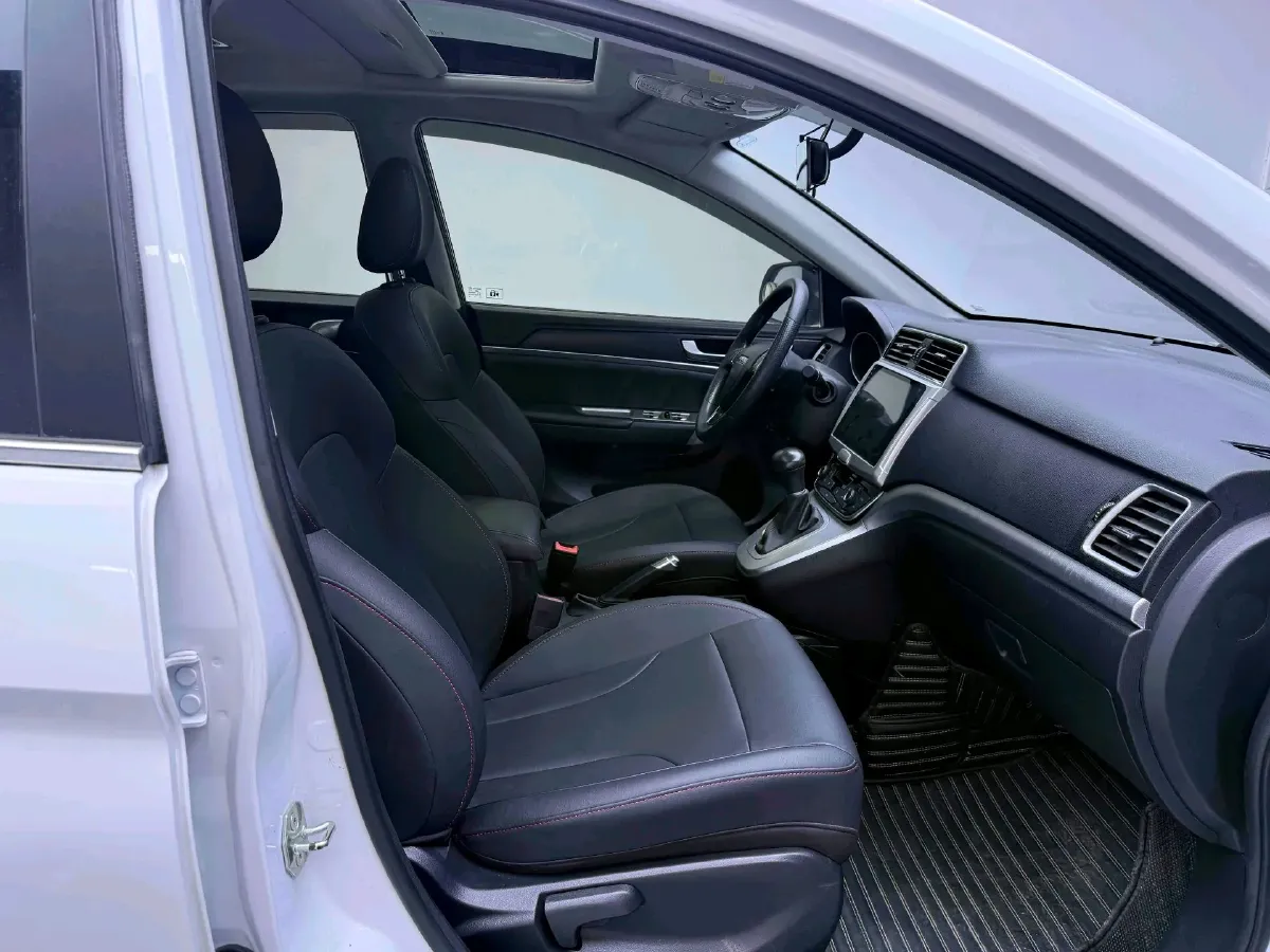 2019 Haval M6 1.5T 150HP L4 7DCT,autocango,china used car exporter,china ev exporter,chinese used car exporter,chinese used ev exporter