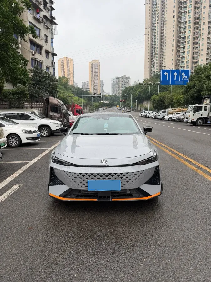 2024 ChangAn UNI-V 1.5T 188HP L4 7DCT,autocango,china used car exporter,china ev exporter,chinese used car exporter,chinese used ev exporter