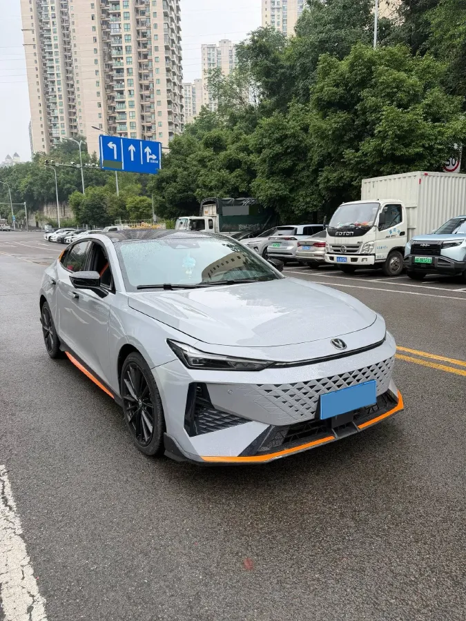 2024 ChangAn UNI-V 1.5T 188HP L4 7DCT,autocango,china used car exporter,china ev exporter,chinese used car exporter,chinese used ev exporter