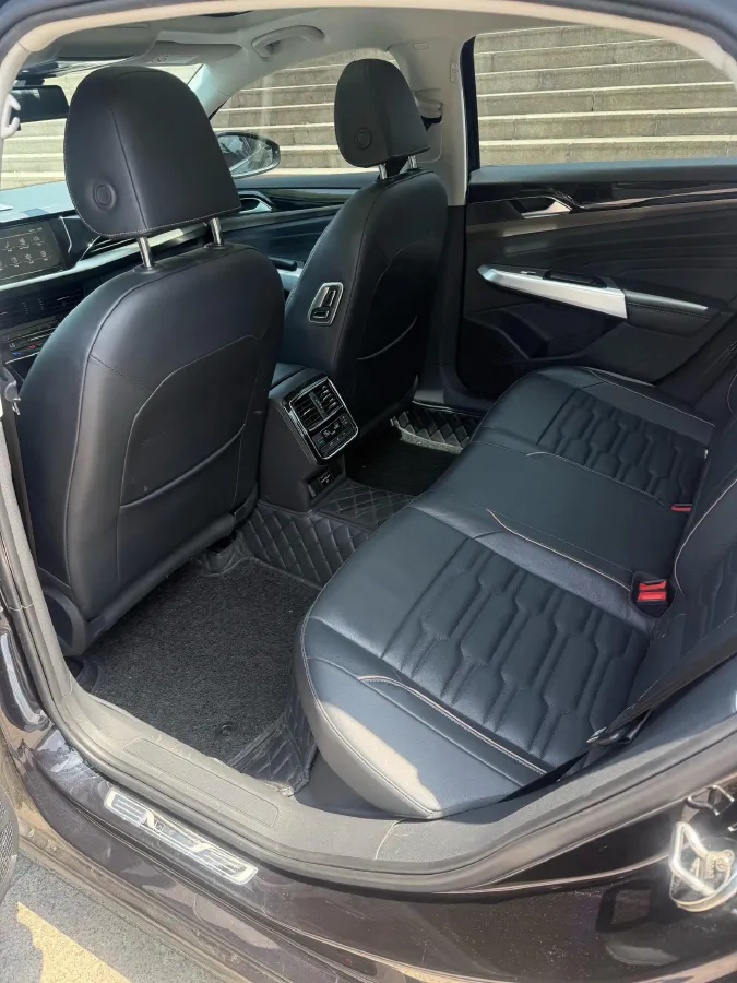 2021 Volkswagen Passat 2.0T 186HP L4 7DCT,autocango,china used car exporter,china ev exporter,chinese used car exporter,chinese used ev exporter