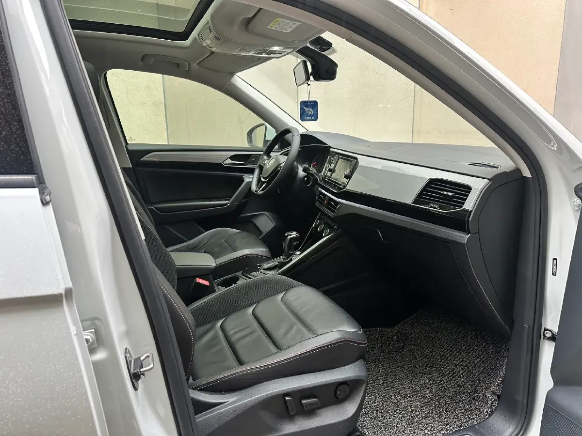 2019 Jeep Cherokee 2.0T 234HP L4 9AT,autocango,china used car exporter,china ev exporter,chinese used car exporter,chinese used ev exporter
