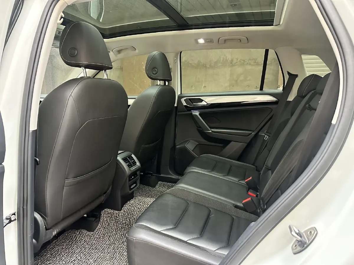 2019 Jeep Cherokee 2.0T 234HP L4 9AT,autocango,china used car exporter,china ev exporter,chinese used car exporter,chinese used ev exporter
